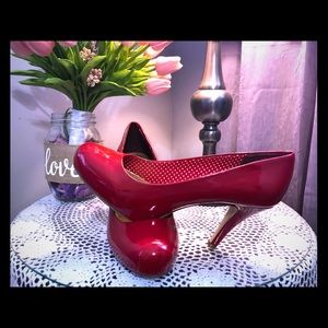 Steve Madden red size ten pumps